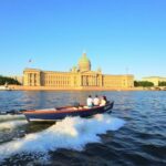 По Неве на моторе: как устроить запоминающуюся прогулку на катере в Санкт-Петербурге